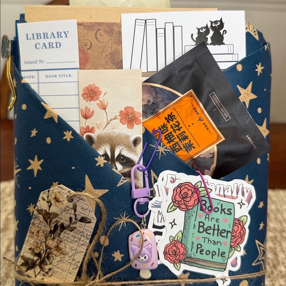 Blind date with a book, hardcover, political thriller with romance, w/goodies - Picture 2 of 4